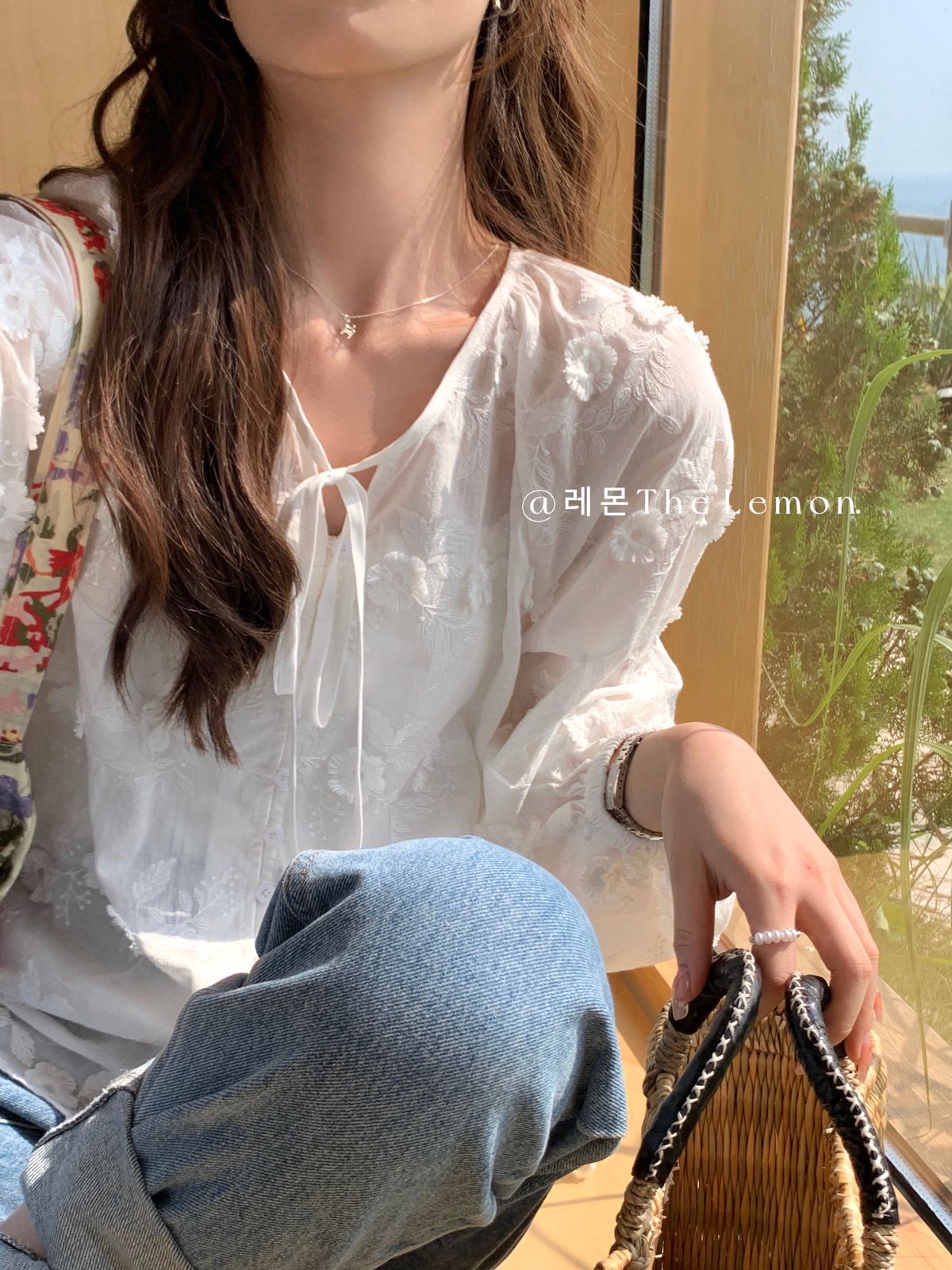 【性价比现货】韩系chic温柔风绣花V领系带小衫蕾丝刺绣排扣衬衫详情6