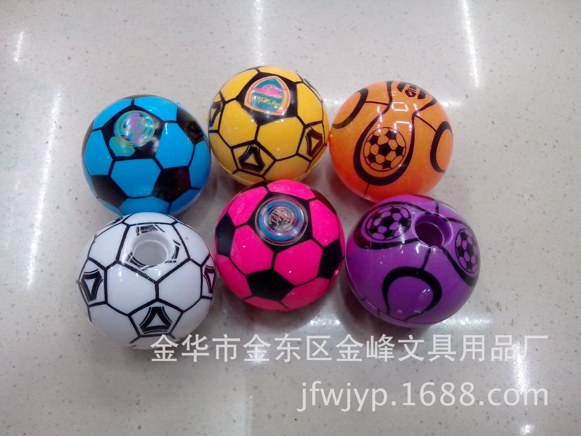 足球型卷笔刀 创意手动铅笔刨学生办公用品削笔器详情5