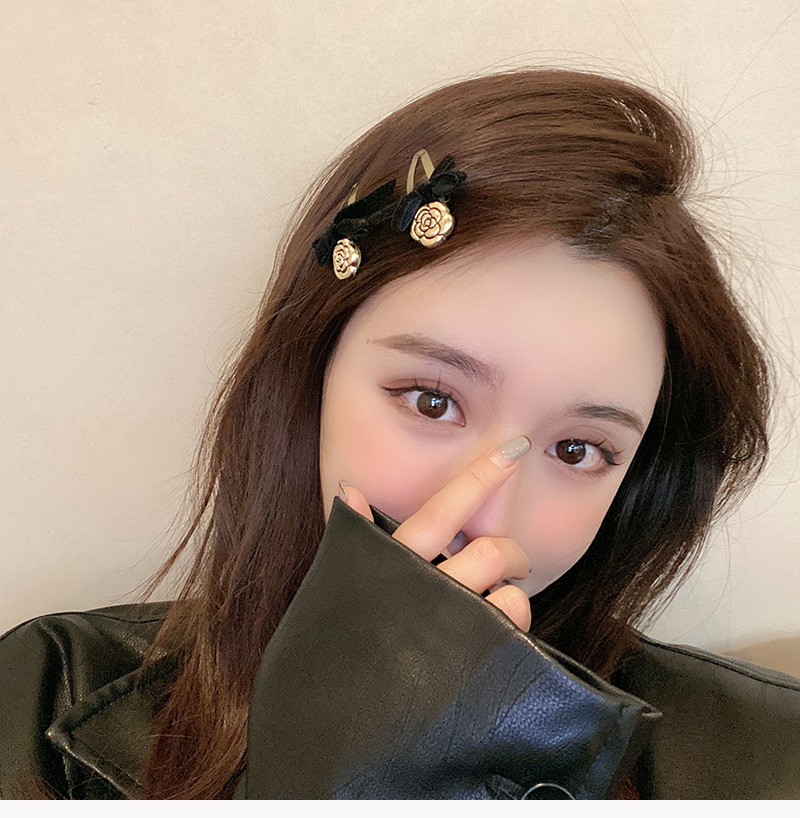 New retro three-dimensional camellia forest-style hair band for women, French Hepburn style, super fairy-like water diamond headband, little Chanel style hair clip pic 8
