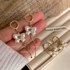 Wholesale of popular brushed frosted stud earrings for women with a light luxury and high-end InS-style, golden round stud earrings in the style of love beans pic 2