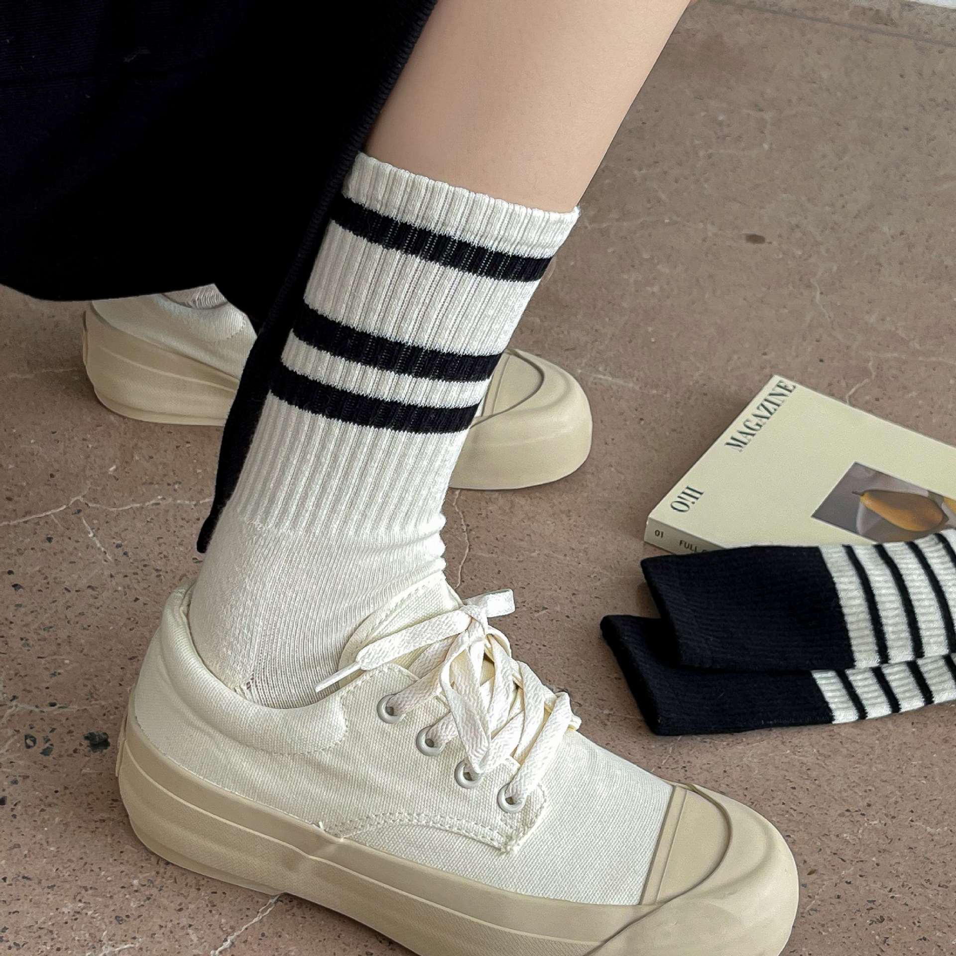 New autumn and winter collection: Thickened loop mid-calf socks for women, Korean-style sports, versatile striped socks, double-needle ins trendy pile socks pic 5