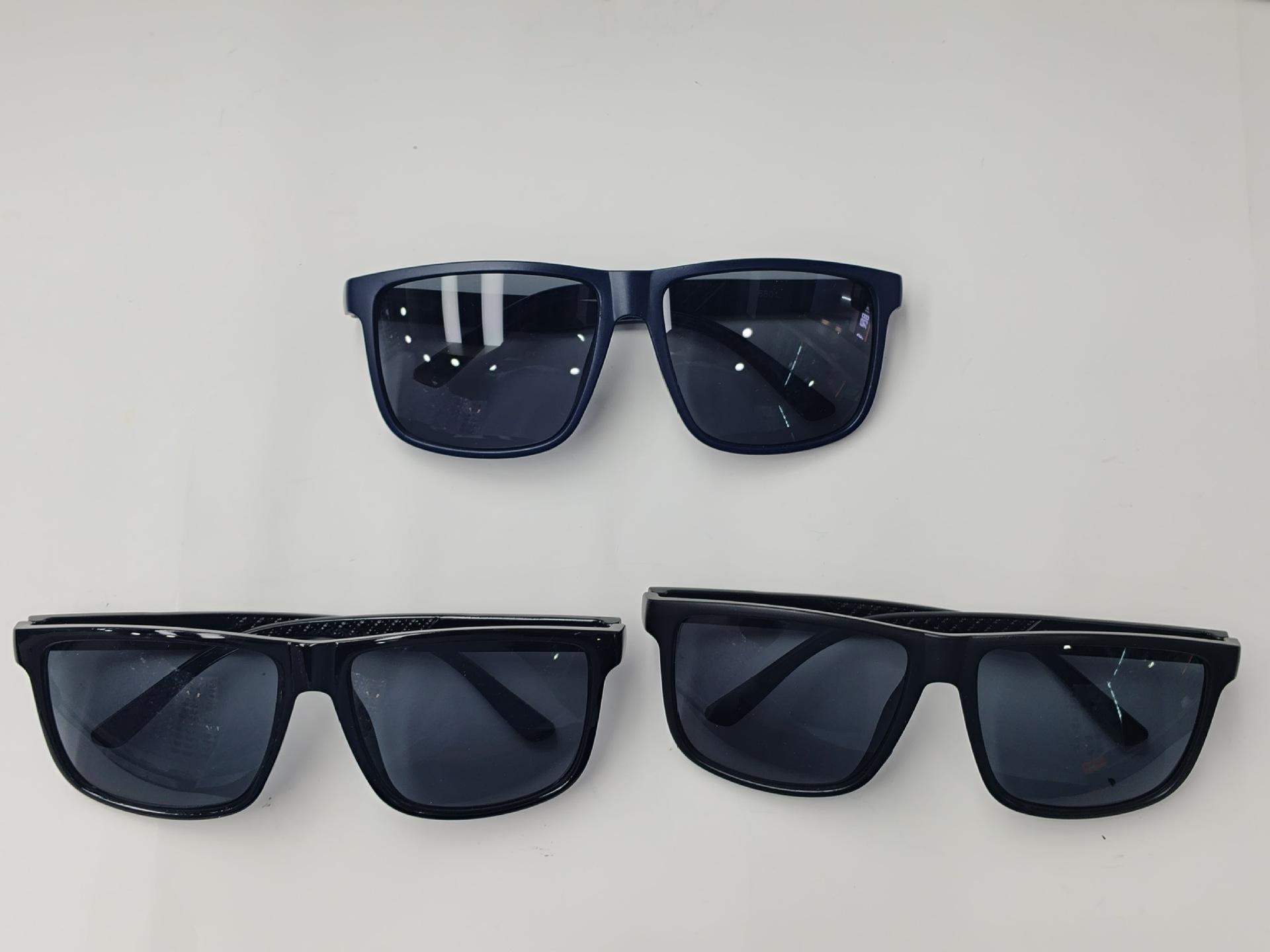 2024新款男士塑料休闲运动太阳镜 时尚轻便地摊墨镜 眼镜厂家直销批发 防紫外线保护眼睛详情7