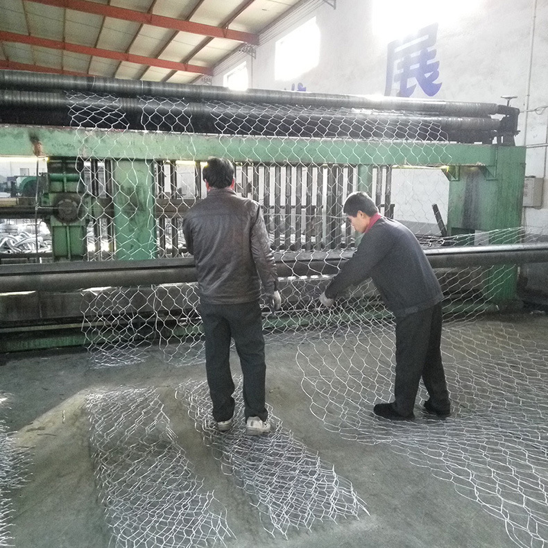The manufacturer supplies hot-dip galvanized gabion mesh, single and double partition Reno mattresses, lead wire cages, hexagonal mesh, and plastic-coated gabion mesh pic 10