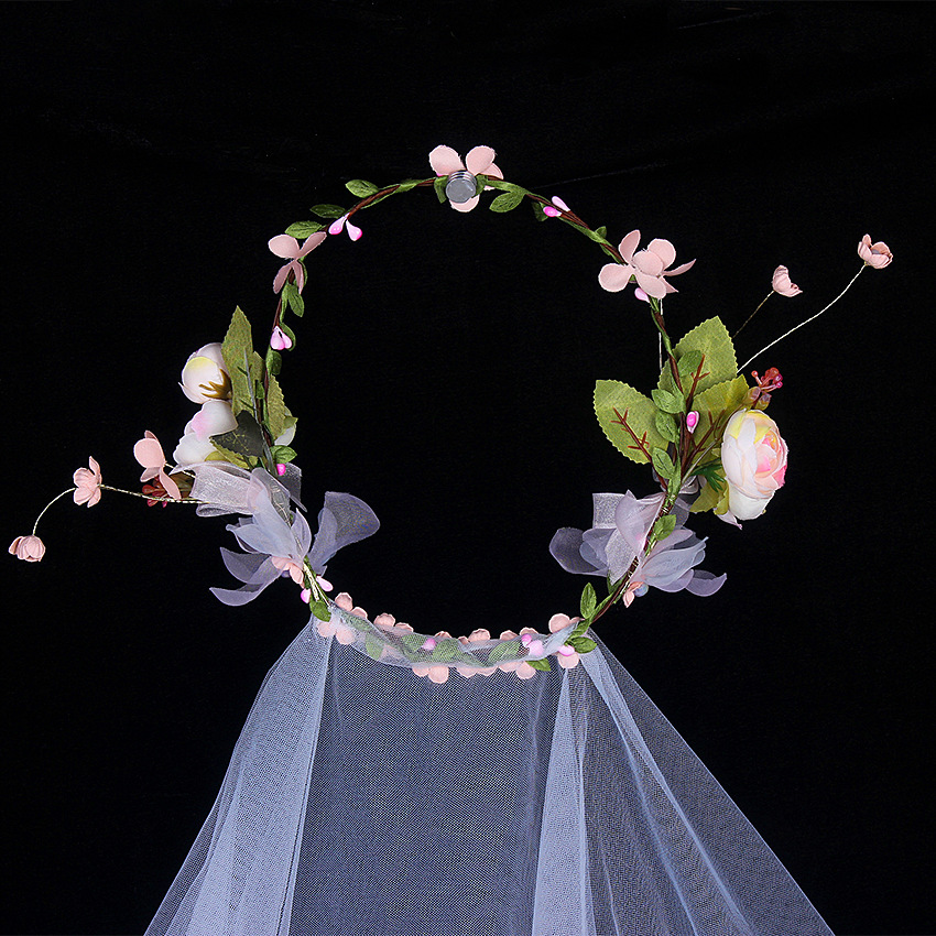 Xinyun Factory Direct sales Bride wedding Fairy veil, forest-style snow tooth small leather flower veil, new flower wreath veil for women pic 3