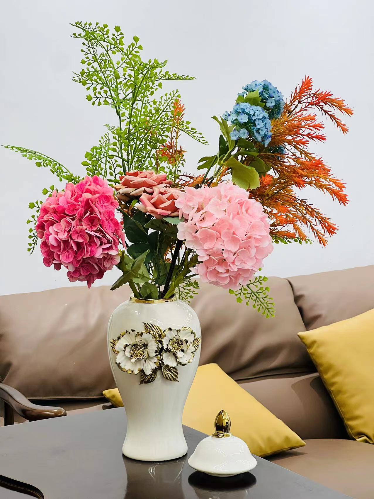 New ceramic electroplated decal golden general jar, European-style flower arrangement vase, handicraft display item, decorative storage jar pic 1