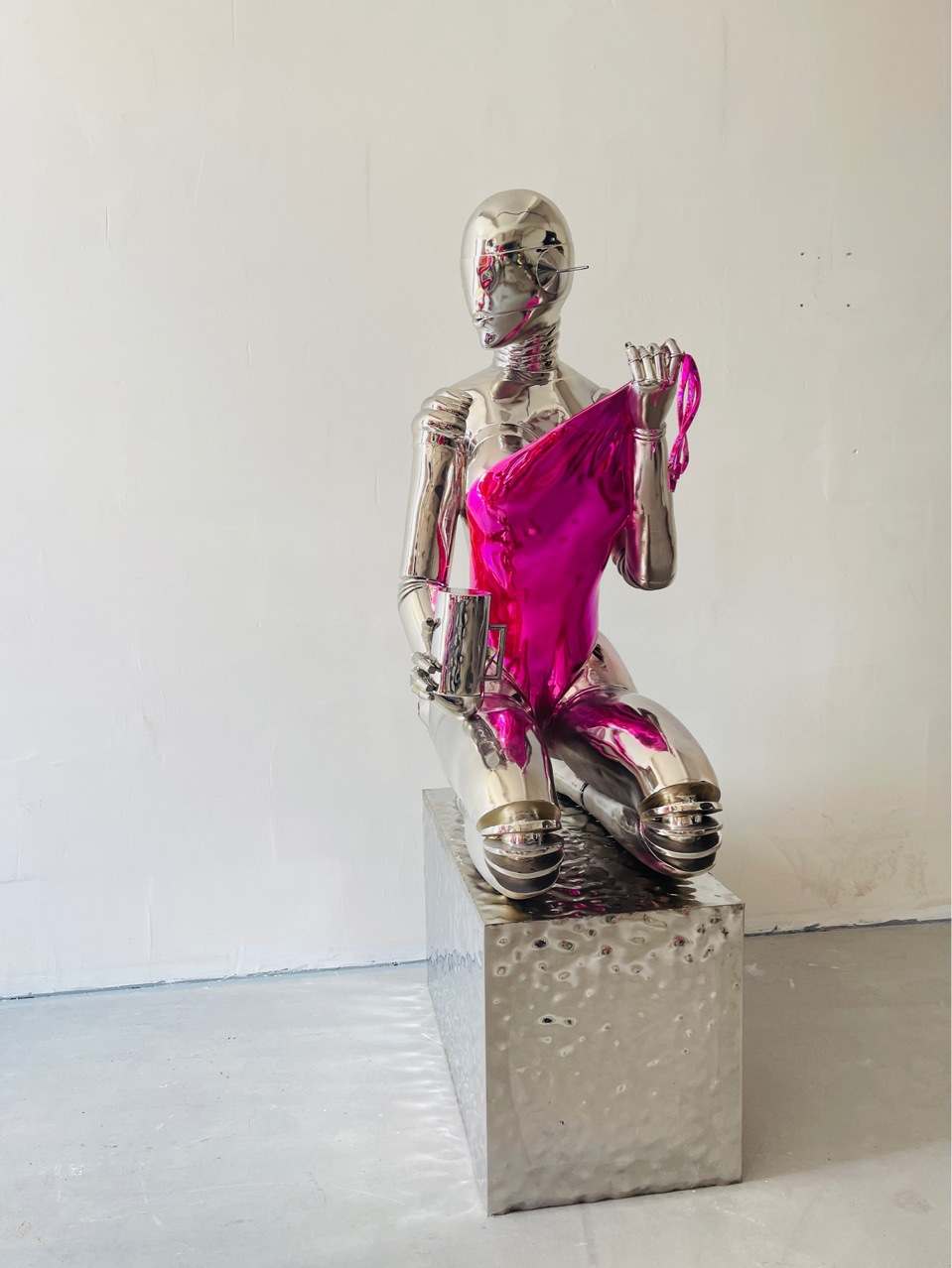 Resin sculptures, decorative items, handicrafts, KTV soft furnishings, figurines, models, club and supermarket decoration pic 5