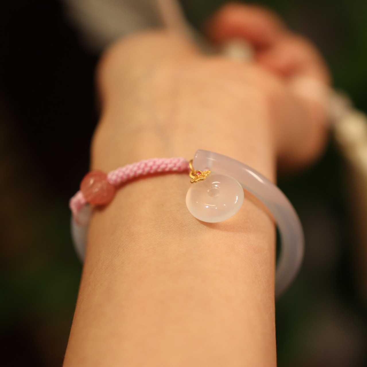 The rabbit of the same style as Douyin fell in love with the bracelet, agate and chalcedony Dingdang bracelet, beauty strip and half bracelet design of the jade rabbit pic 36