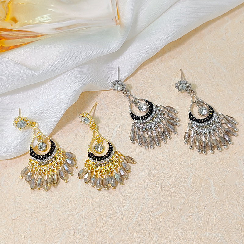 The popular diamond-encrusted gold multi-tassel ear studs from Japan and South Korea exude a fashionable, light luxury and high-end feel. They are versatile floral earrings that exude a feminine charm pic 8