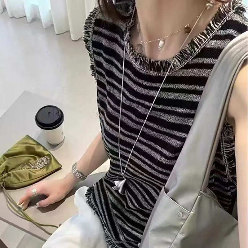 American hot girl, off-the-shoulder sleeveless summer loose short round-neck T-shirt, grey striped knitted top pic 4