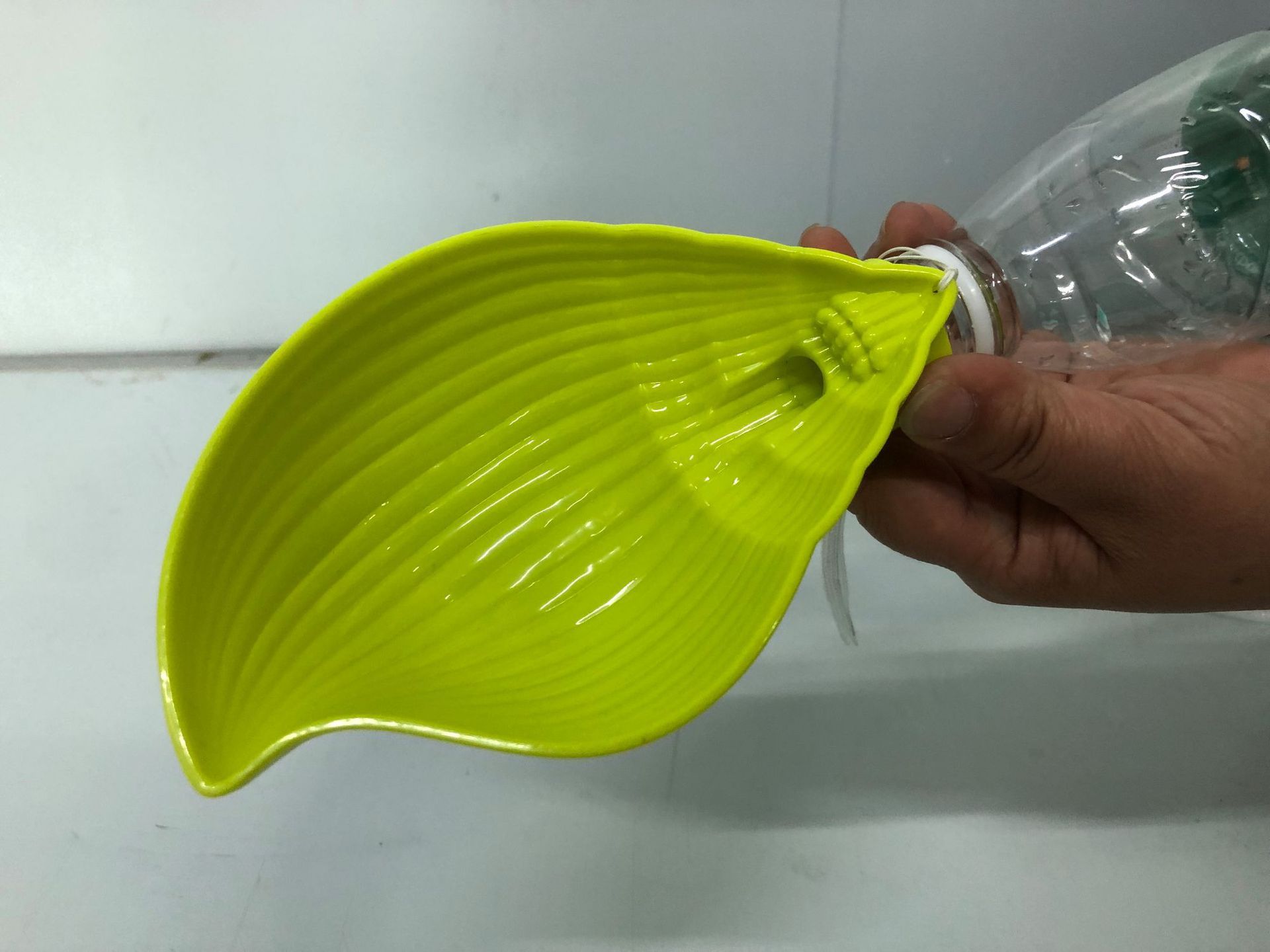 Mascota acompañante taza al aire libre portátil de viaje hervidor salir a pasear perro copa de agua concha conveniente para mascotas suministros de agua pic 9