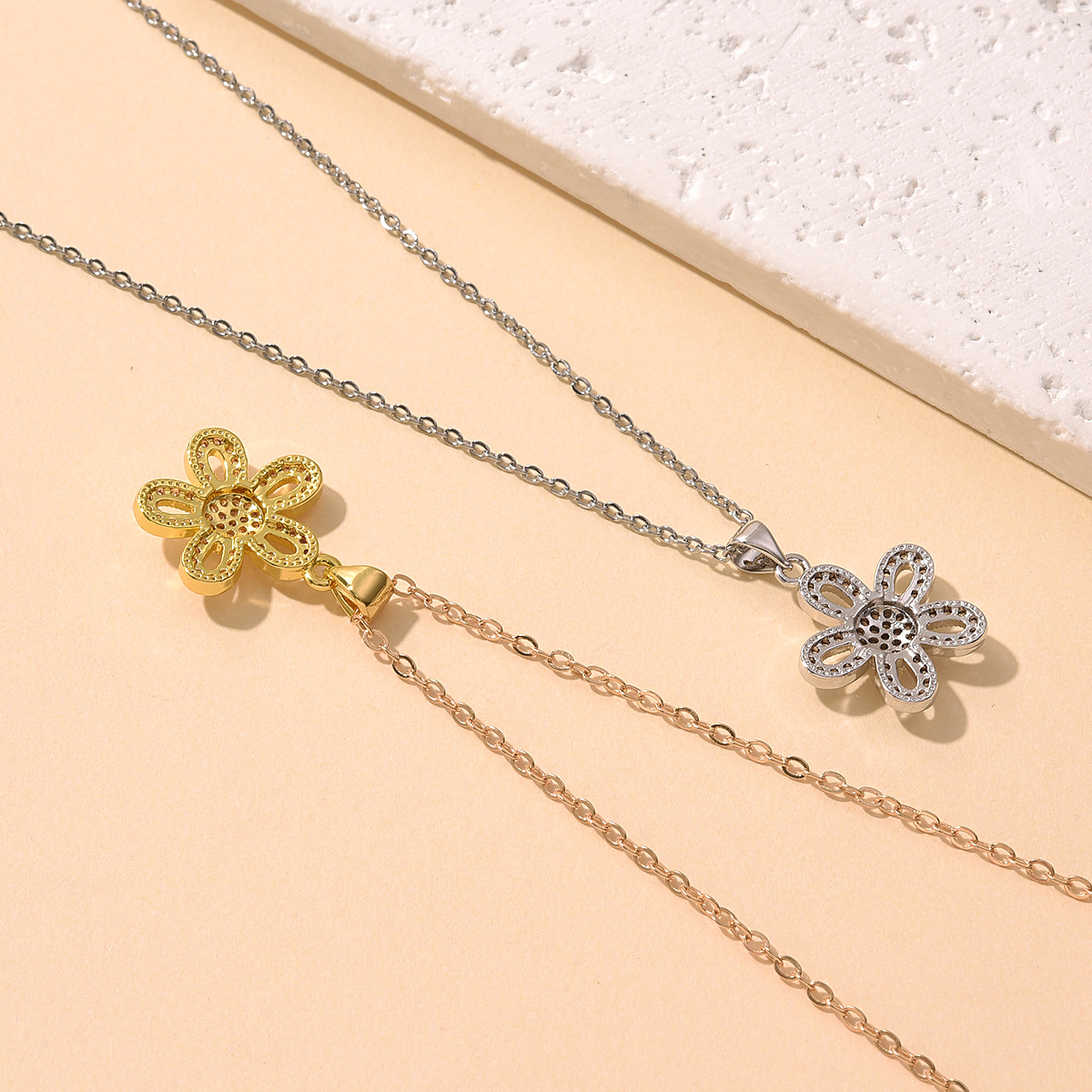 A minimalist and high-end zircon flower design DIY micro-inlay elegant and light luxury necklace in the style of fashionable ins pic 2