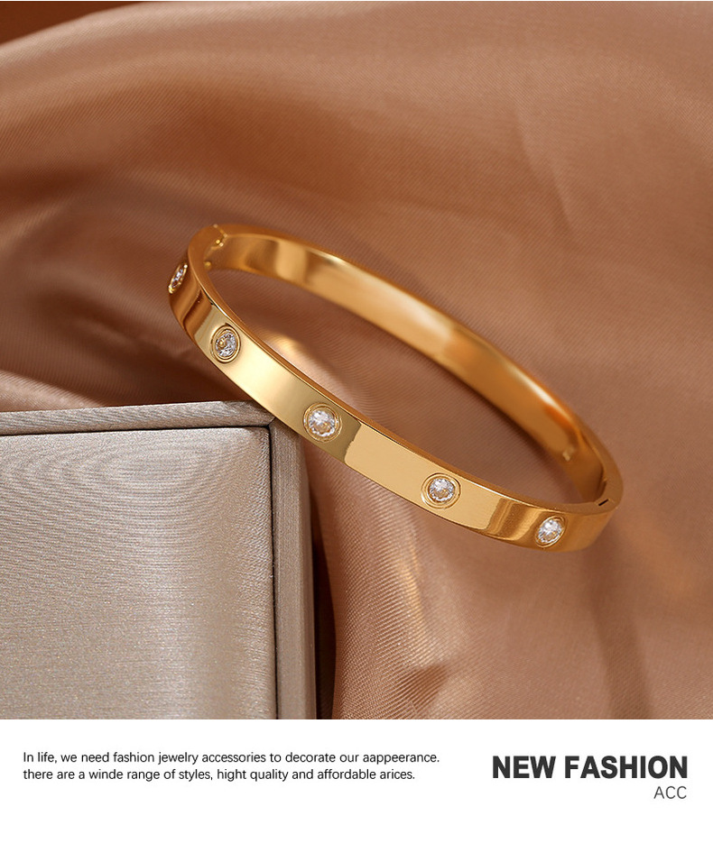 The new Korean version of the 18k rose gold full diamond clasp bracelet, which does not fade, is a trendy and high-end jewelry item pic 12