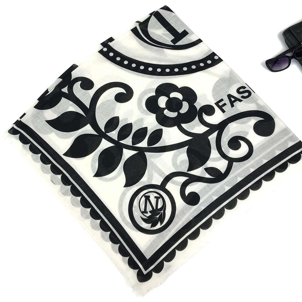 新款欧美跨境专供130cm时尚百搭印花大方巾 披肩围巾 工厂批发 空调保暖详情3