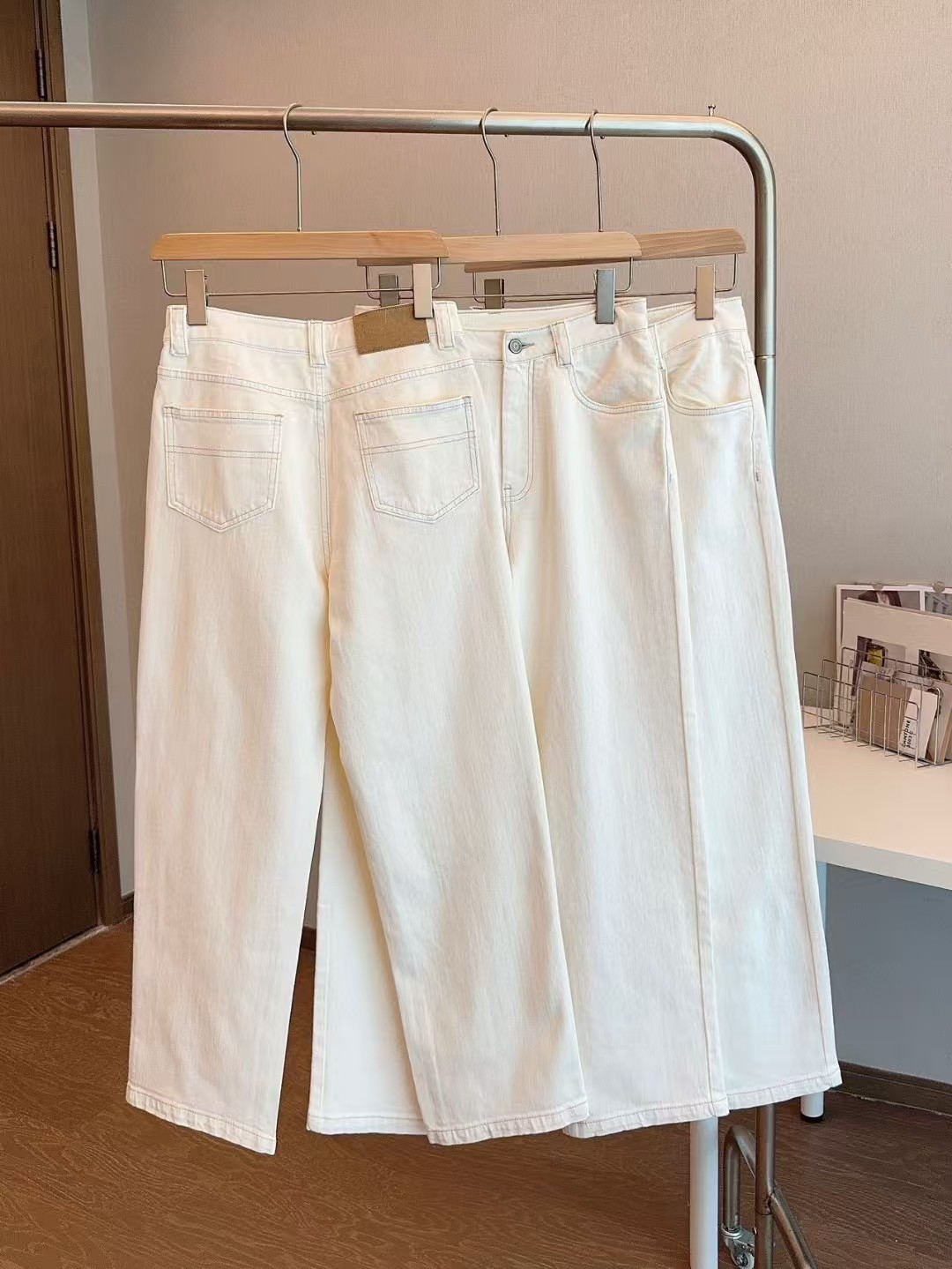 女款春秋季直筒宽松设计休闲裤显瘦高腰弹力白色牛仔裤 一件代发详情6