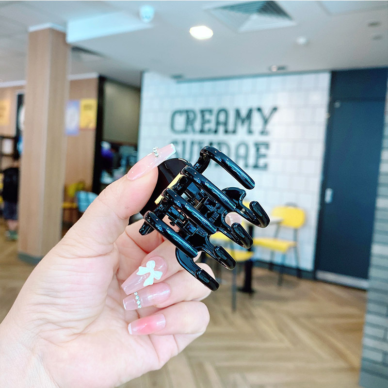 新款小众设计字母中号南瓜抓夹女三角形简约质感鲨鱼夹盘发发抓发详情34