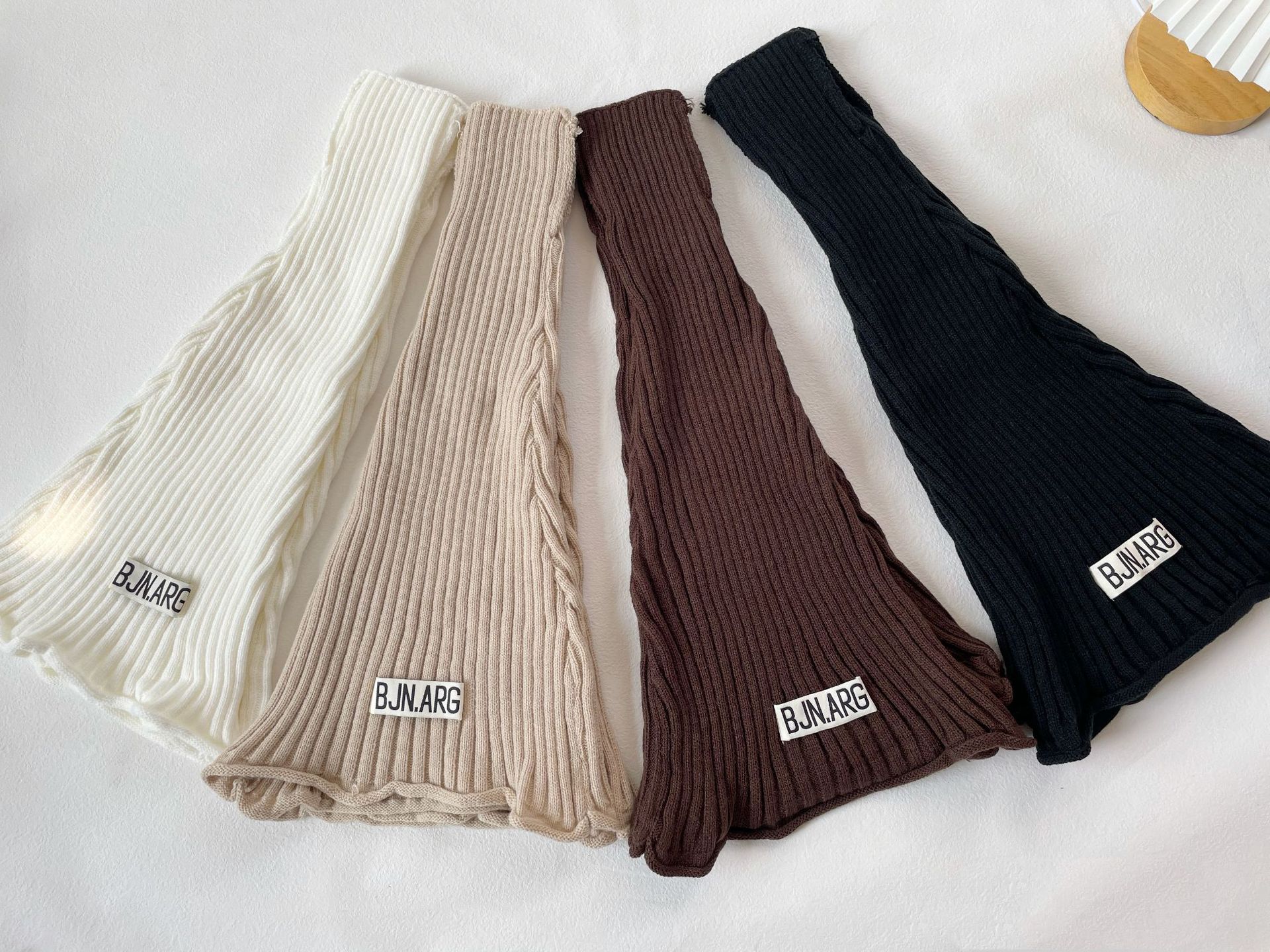 Otoño invierno influencers piernas calientes retro cuerno casquillo estilo nicho slim jersey rayas de lana piernas largas ligas pic 3