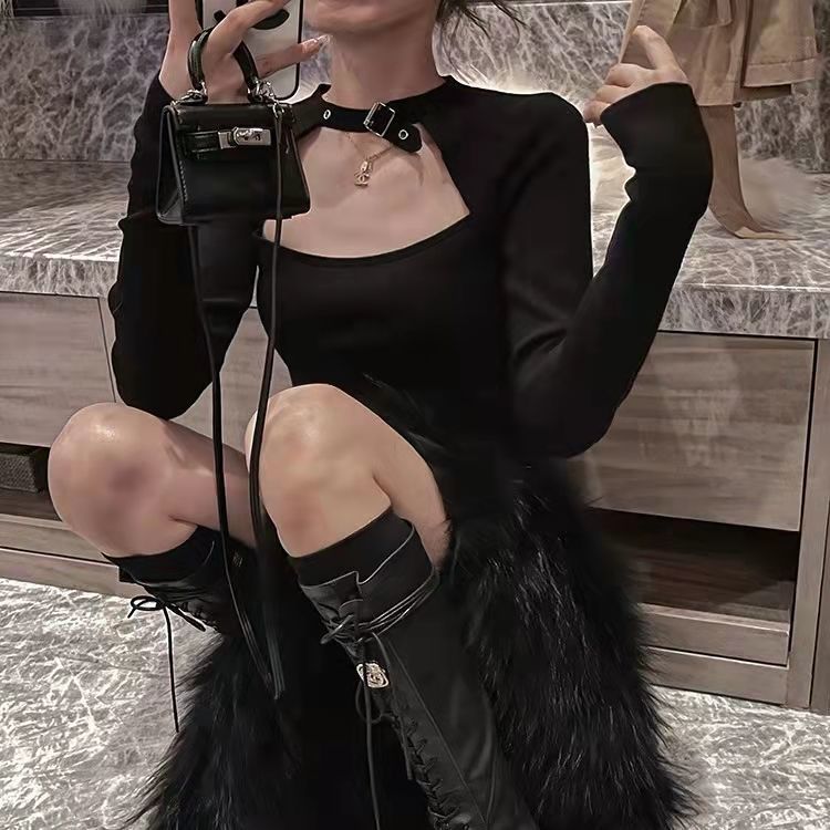 Black halter-neck, form-fitting and elegant dress for women in autumn. Petite, sexy and hot girl. Long-sleeved, waist-cinching, slit and hip-hugging dress pic 9