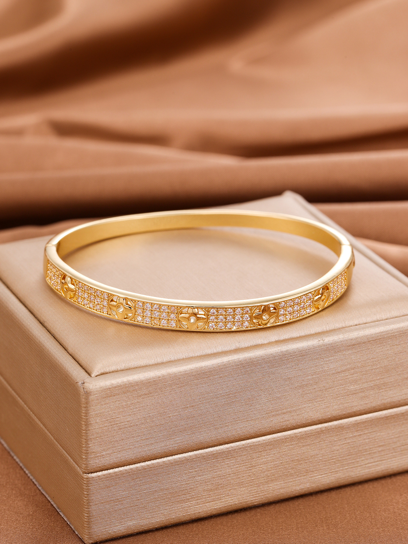 Kajia V Gold Starry Sky High Version Bracelet Couple bracelet, European and American style cross-border fashion jewelry bracelet factory direct sales pic 7