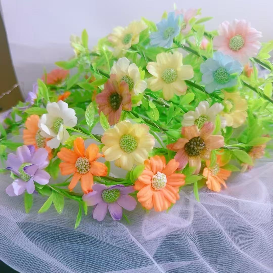 The new luminous headband, feather warm lamp, flower flower segment, day party performance headwear, and female student hair clips are selling well at the street stall pic 6