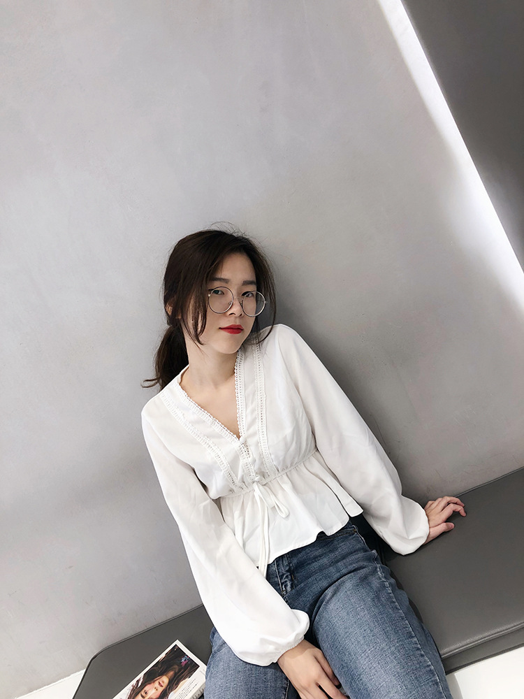 The new summer and autumn collection of the super popular Instagram fairy white lantern sleeve retro court shirt and V-neck chiffon top for women pic 5