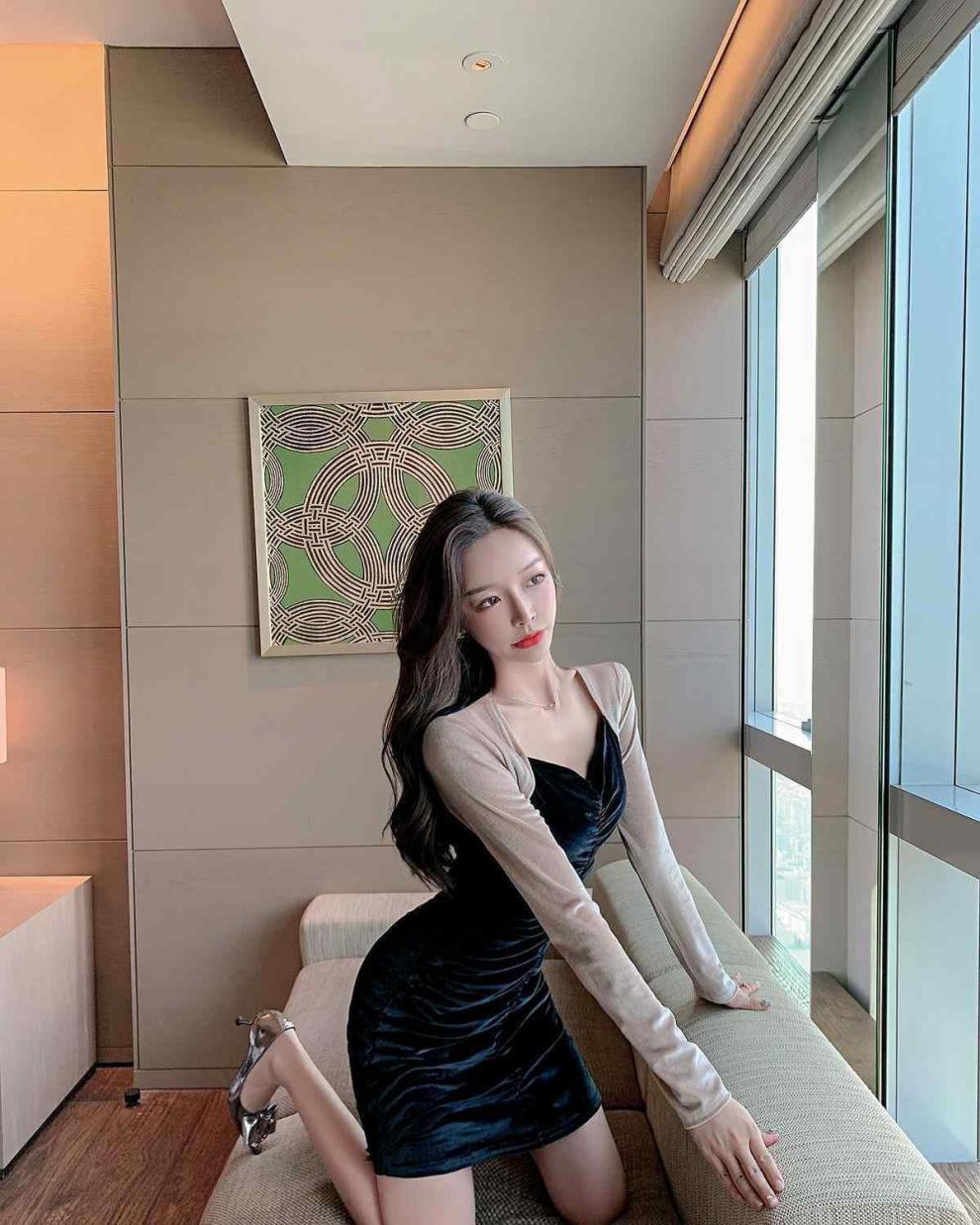 丝绒拼接连衣裙秋冬装新款显瘦名媛气质性感V领褶皱包臀连衣裙潮详情11