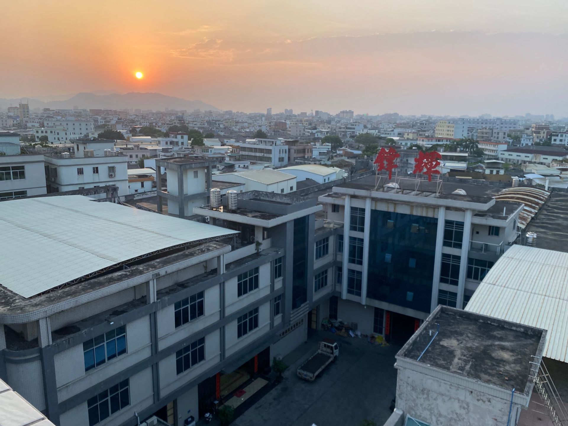 加厚不锈钢翻盖自助餐炉跨境圆形全翻盖酒店餐厅用布菲炉保温炉详情5