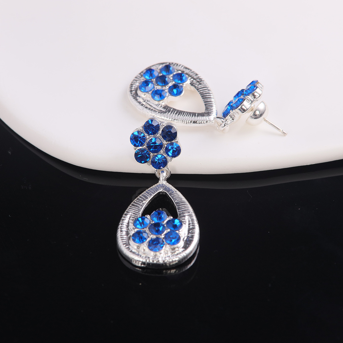 中古vintage高级感欧美风气质设计感百搭亮银镶钻蓝色花朵耳饰详情3