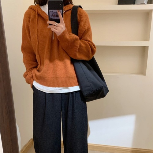 This autumn and winter round-neck leather label candy-colored pullover sweater is a unique Korean style for women, paired with a loose and slimming knitted top pic 5