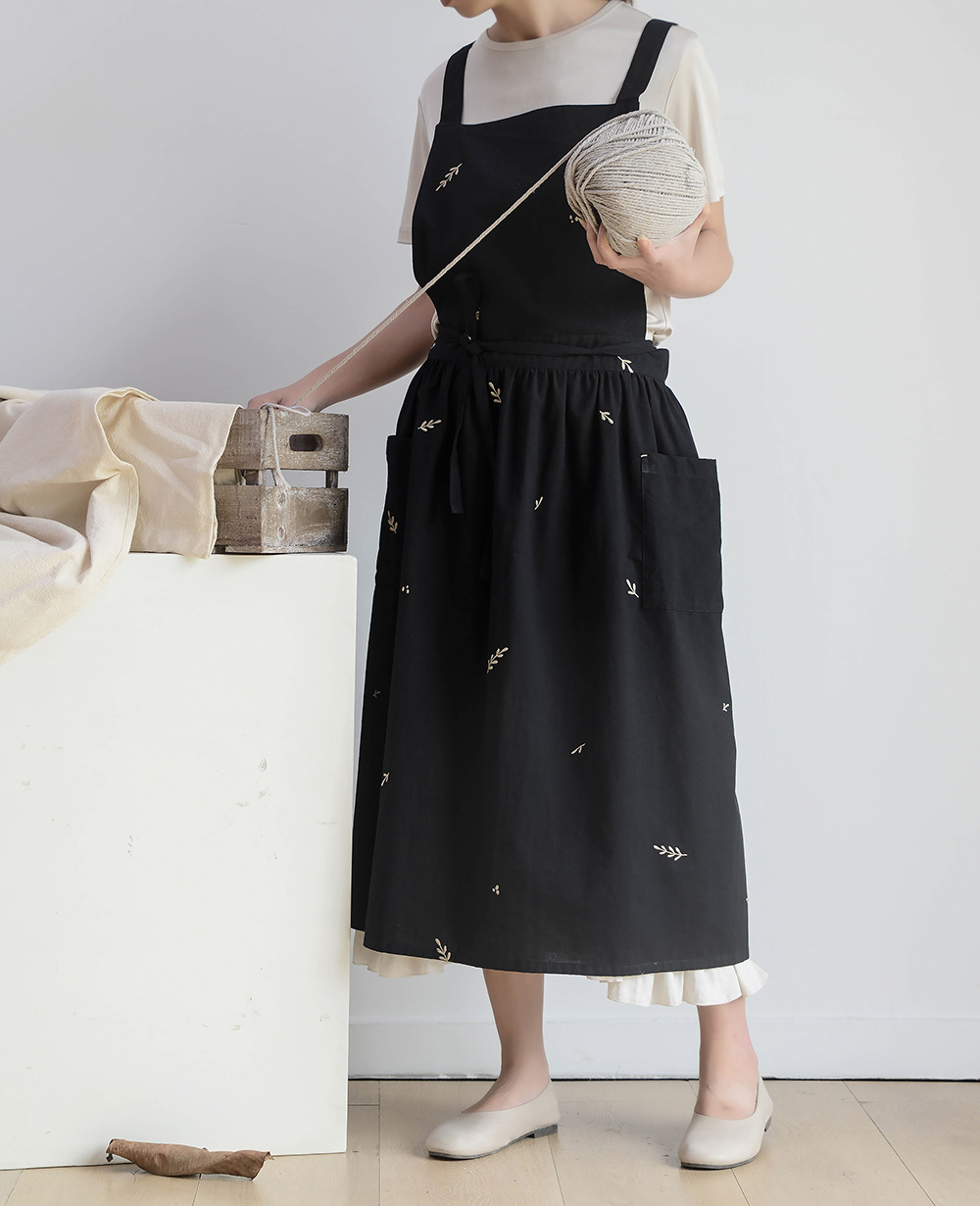 Wholesale of cross-border Korean version ins embroidered all-cotton kitchen aprons with pockets, cotton and linen waterproof aprons and waistbands pic 8