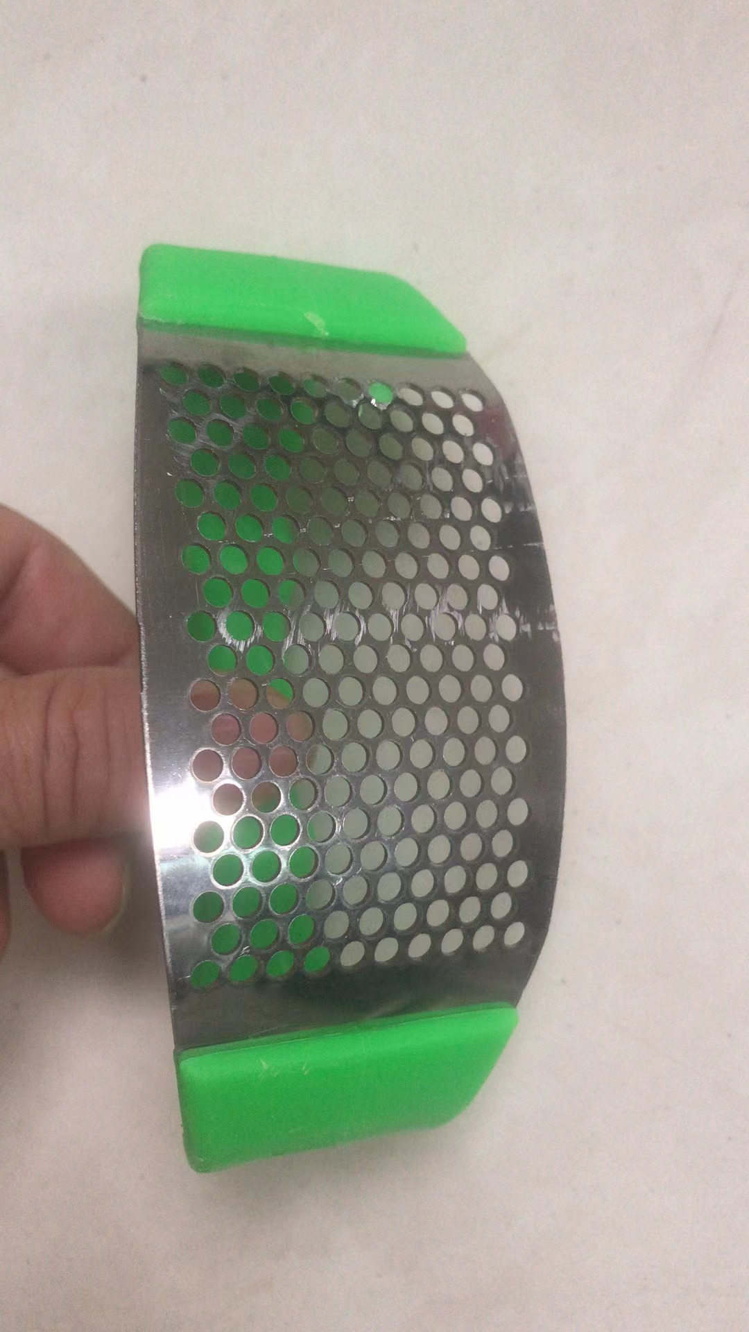 Italian stainless steel manual arc-shaped garlic peeler and garlic puree maker pic 4