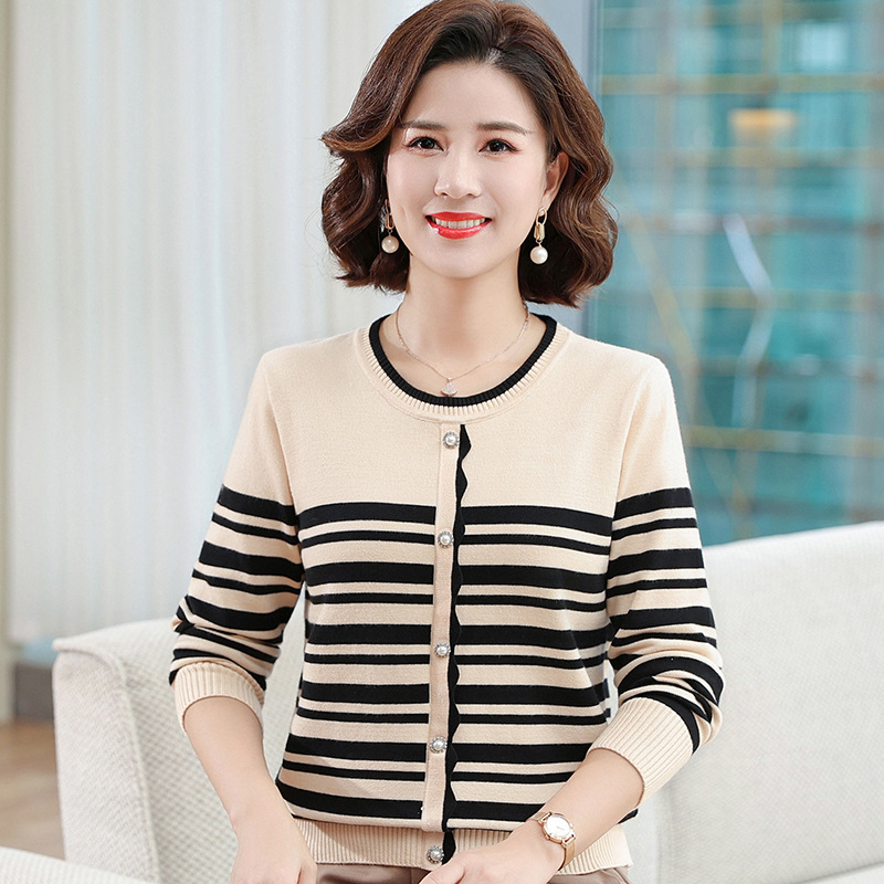 New autumn collection for middle-aged and elderly mothers: Solid color loose knitted pullover sweater with a baby collar for women. 2023 casual mom wear pic 5