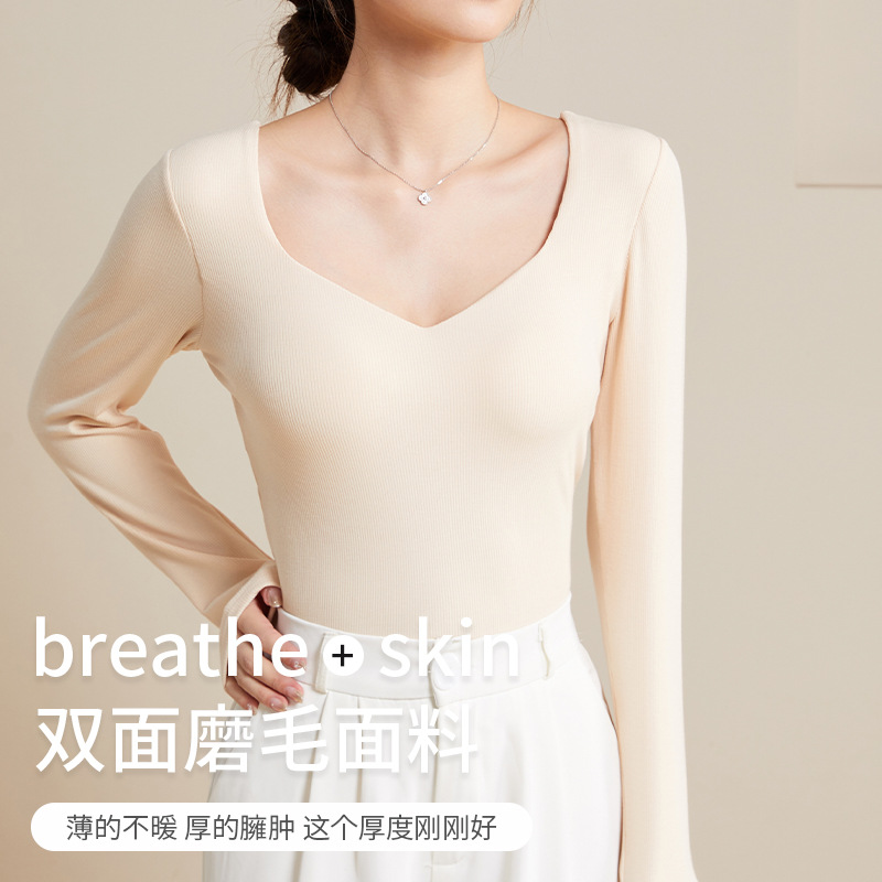 A halter top is a versatile and fashionable choice for women. It can be worn as an inner layer with a chest pad and a bra, revealing the navel pic 7