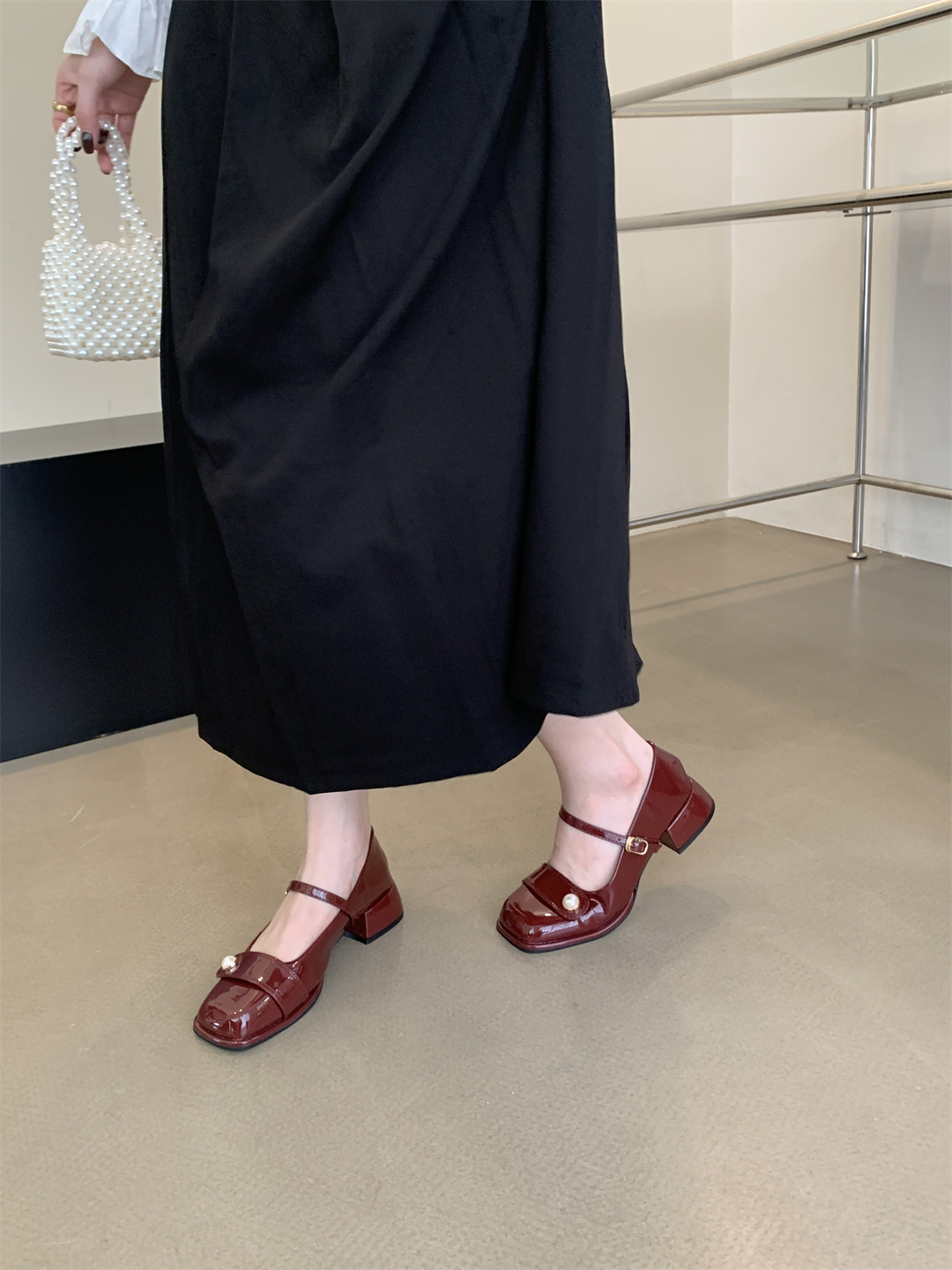 2023秋季新款时尚方头珍珠小香风纯色玛丽珍粗跟百搭时装单鞋女详情22