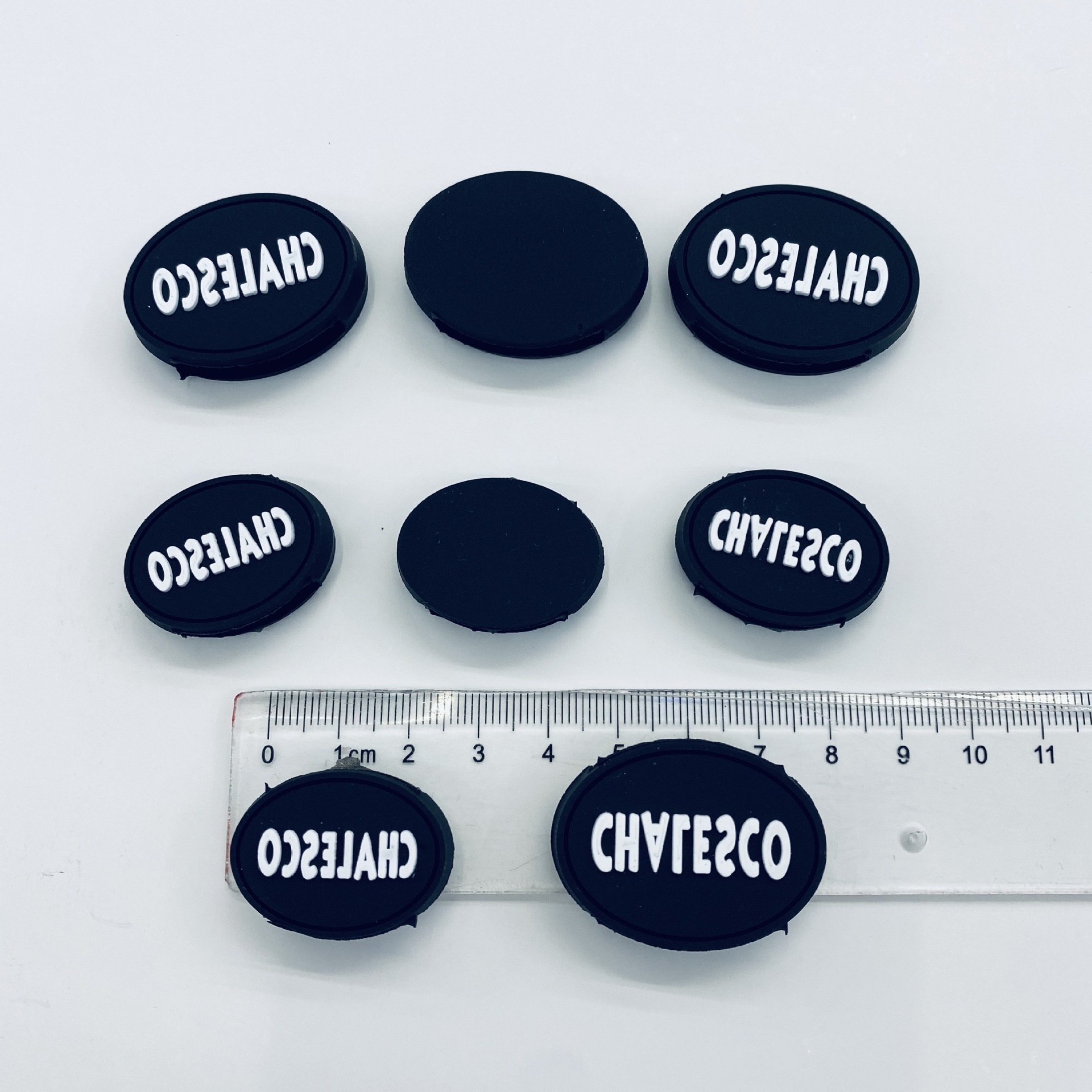 A 30-year-old store offers cartoon silicone leather labels, drop-molded labels, soft rubber headphone labels, and handcrafted DIY custom accessories in stock for wholesale pic 6