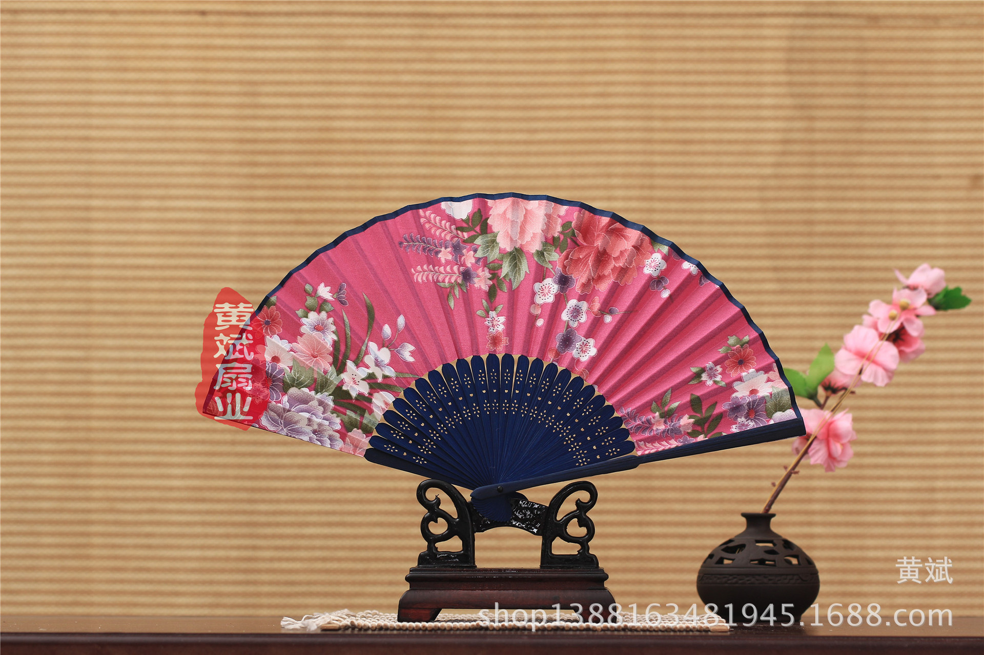 厂家直销 竹骨中国风工艺品女扇 复古绸布扇 日式和风折扇 批发详情18