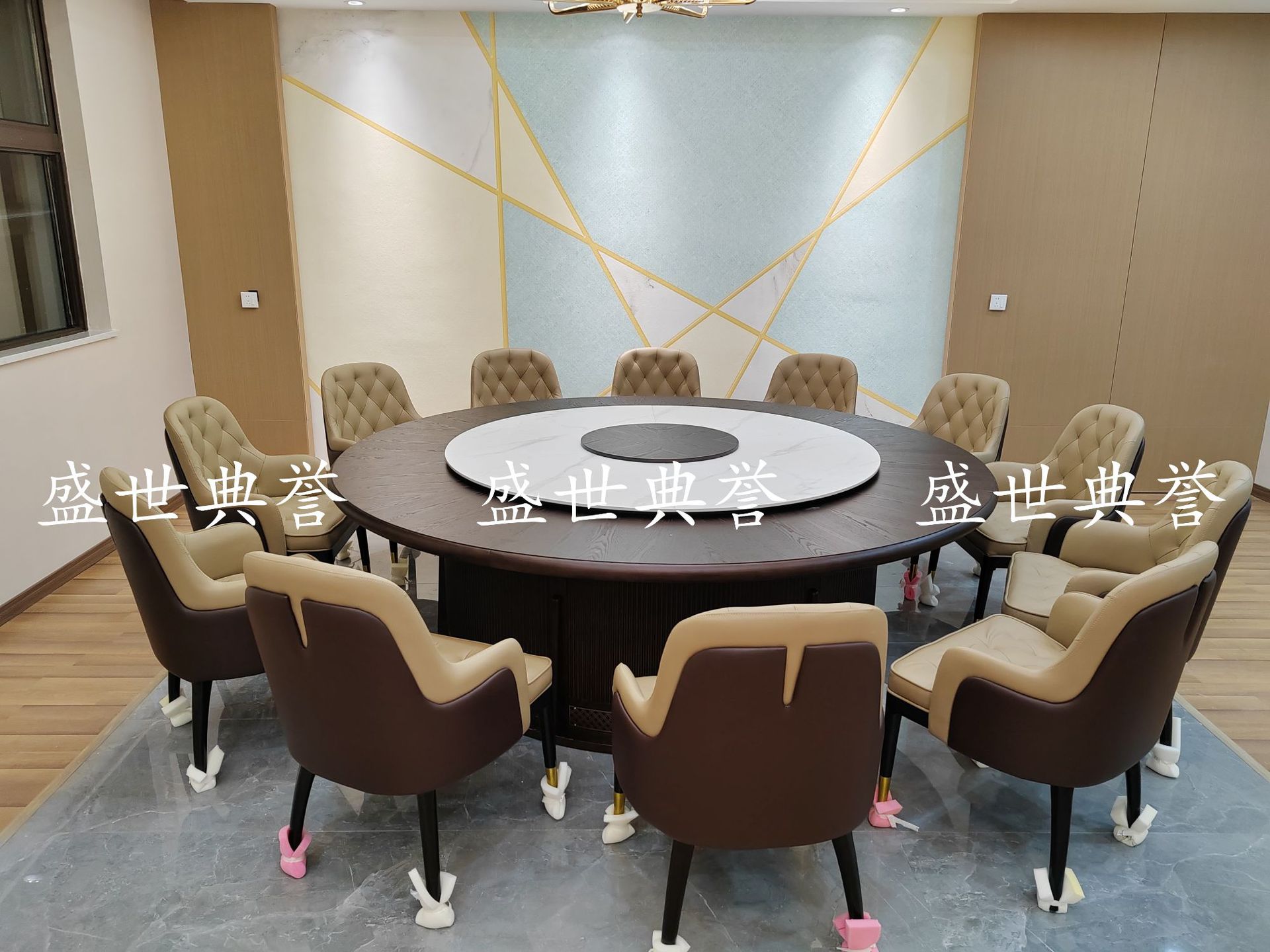 Xinyang high-end club electric dining tables and chairs, hotel new Chinese-style solid wood dining tables, restaurant private rooms automatic turntable dining tables pic 16