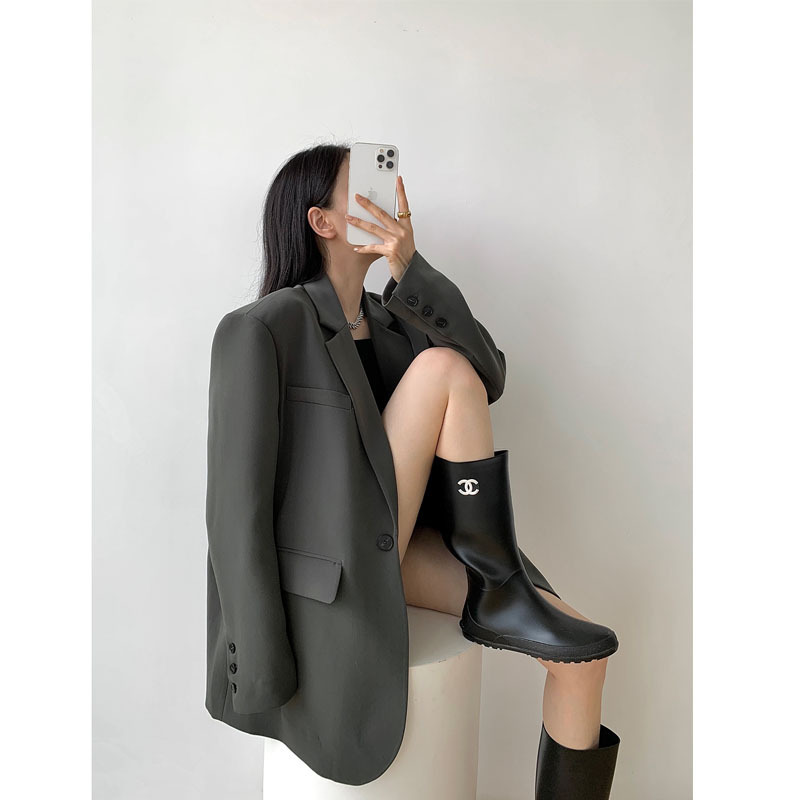The 2022 Spring and Autumn new G-class design sense black casual blazer for women is versatile for commuting pic 3