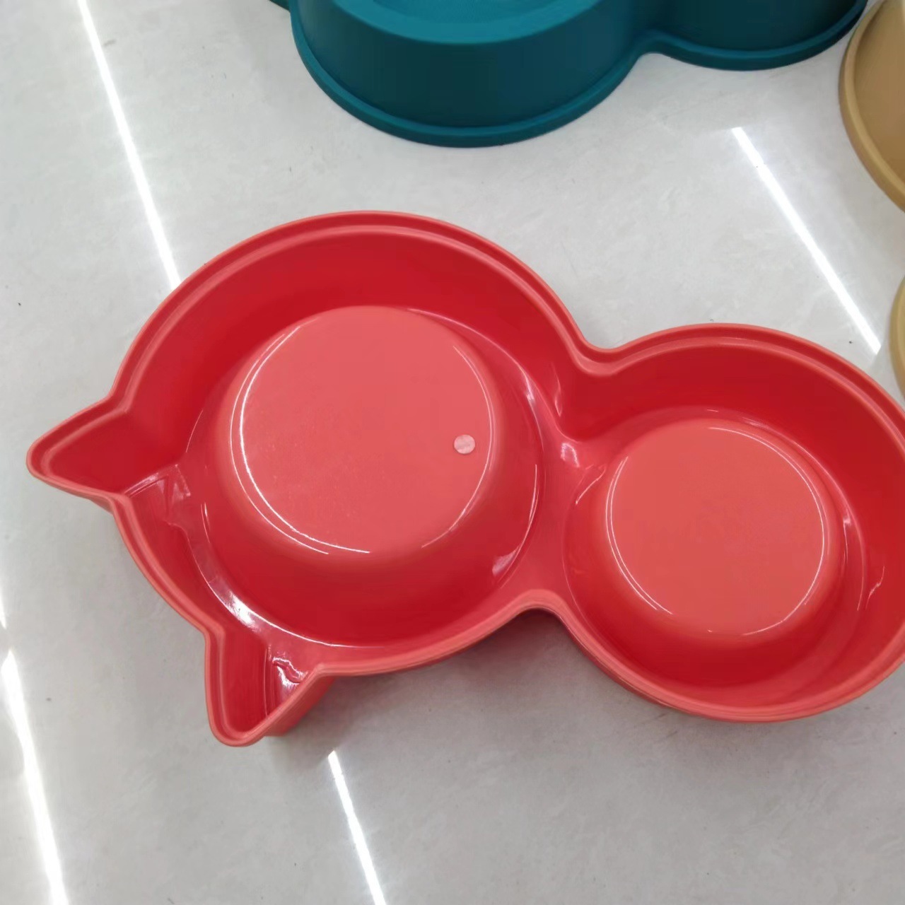 High-quality cat-shaped candy-colored pet feeding bowls, durable and anti-tipping double-bowl pet feeding basins pic 1