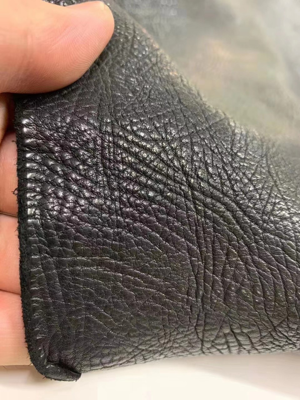 义乌哈牛真皮黑色头层自然甩自然纹2.0mm001详情1