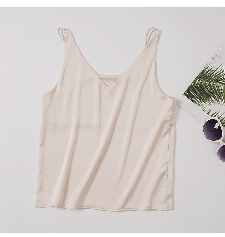 Jialqi, a popular female summer V-neck dress with a halter top, wears a suit over it and a silk satin slim-fitting base layer inside pic 50