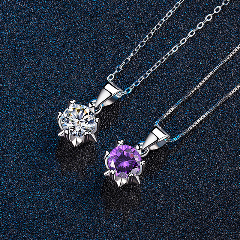 A high-quality imitation D-color moissanite four-leaf clover female pendant with eight hearts and eight arrows from a live-streaming product by a popular influencer on Kuaishou and Douyin pic 57