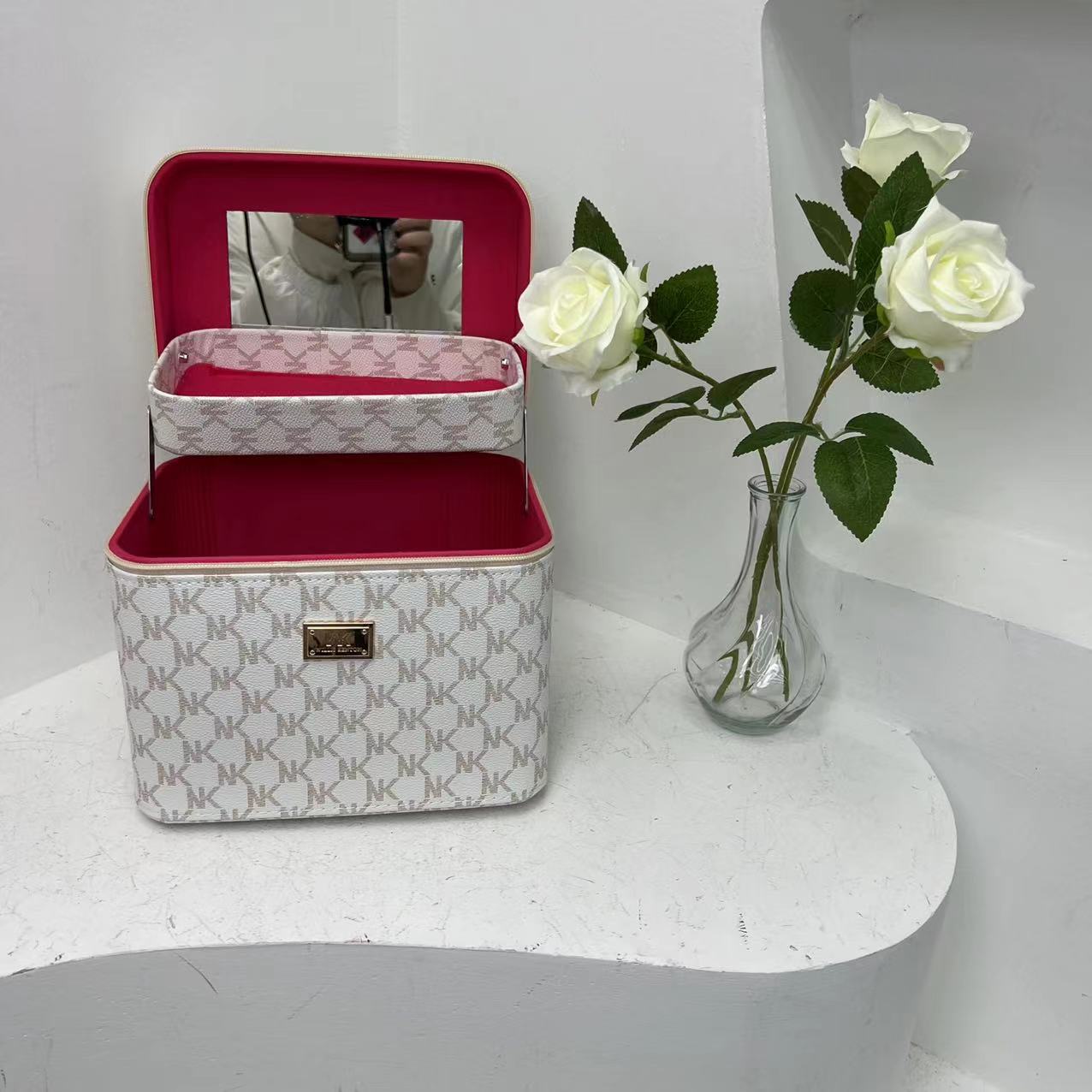 化妆包简约时尚潮手提化妆包便携分区收纳盒字母大容量旅行化妆包详情2