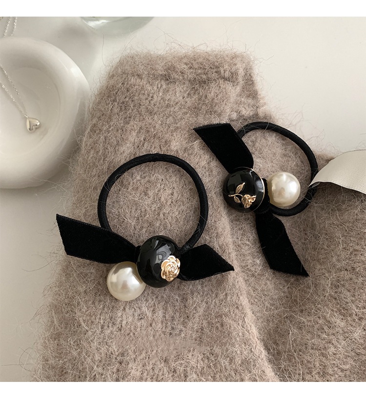 This is a new 2023 stylish and high-end leather band hair accessory for women with a touch of elegance and sophistication pic 9