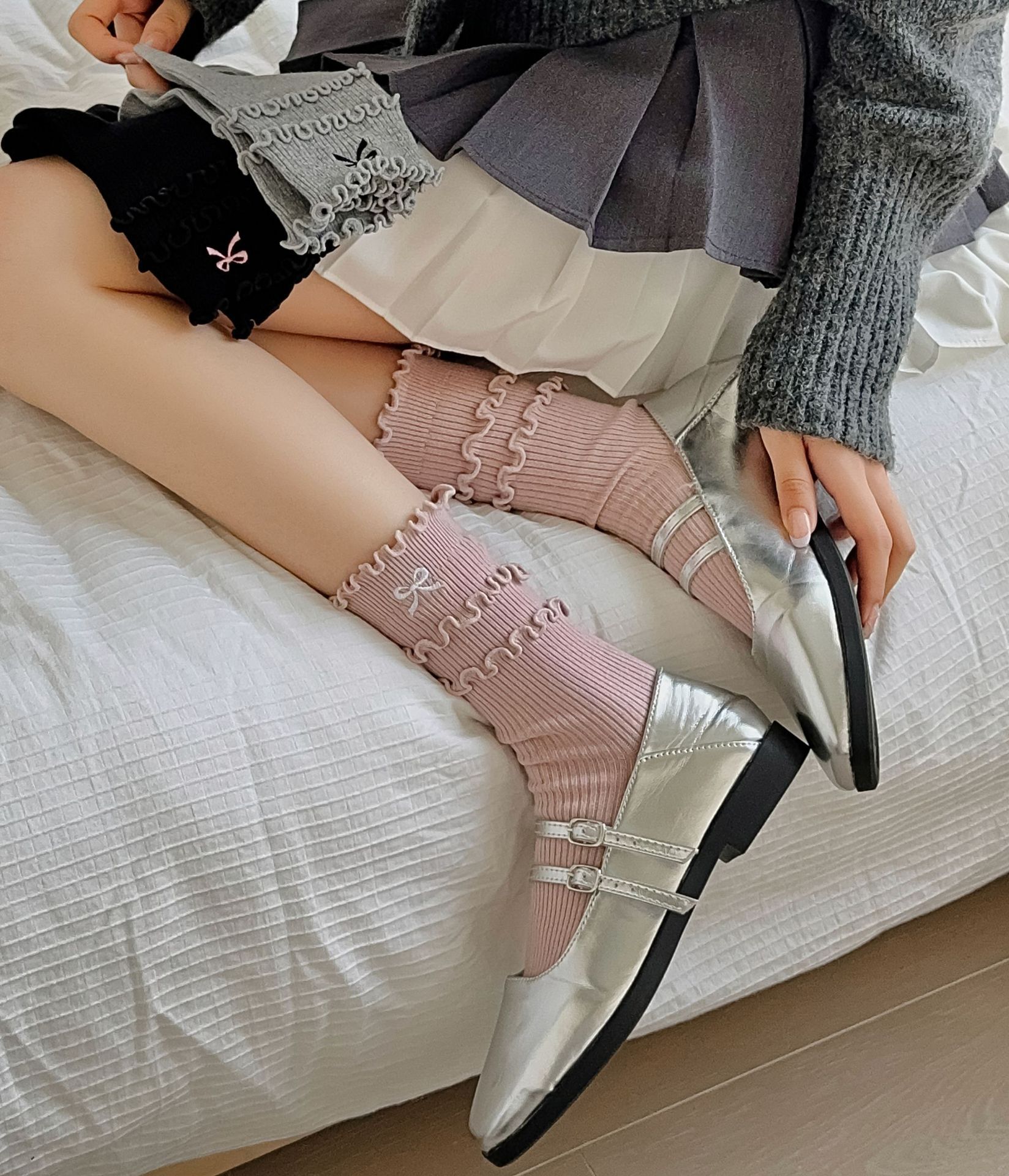 木耳边刺绣蝴蝶结袜子 女韩版甜美花边刺绣堆堆袜 中筒棉袜批发丝袜女冬季详情1