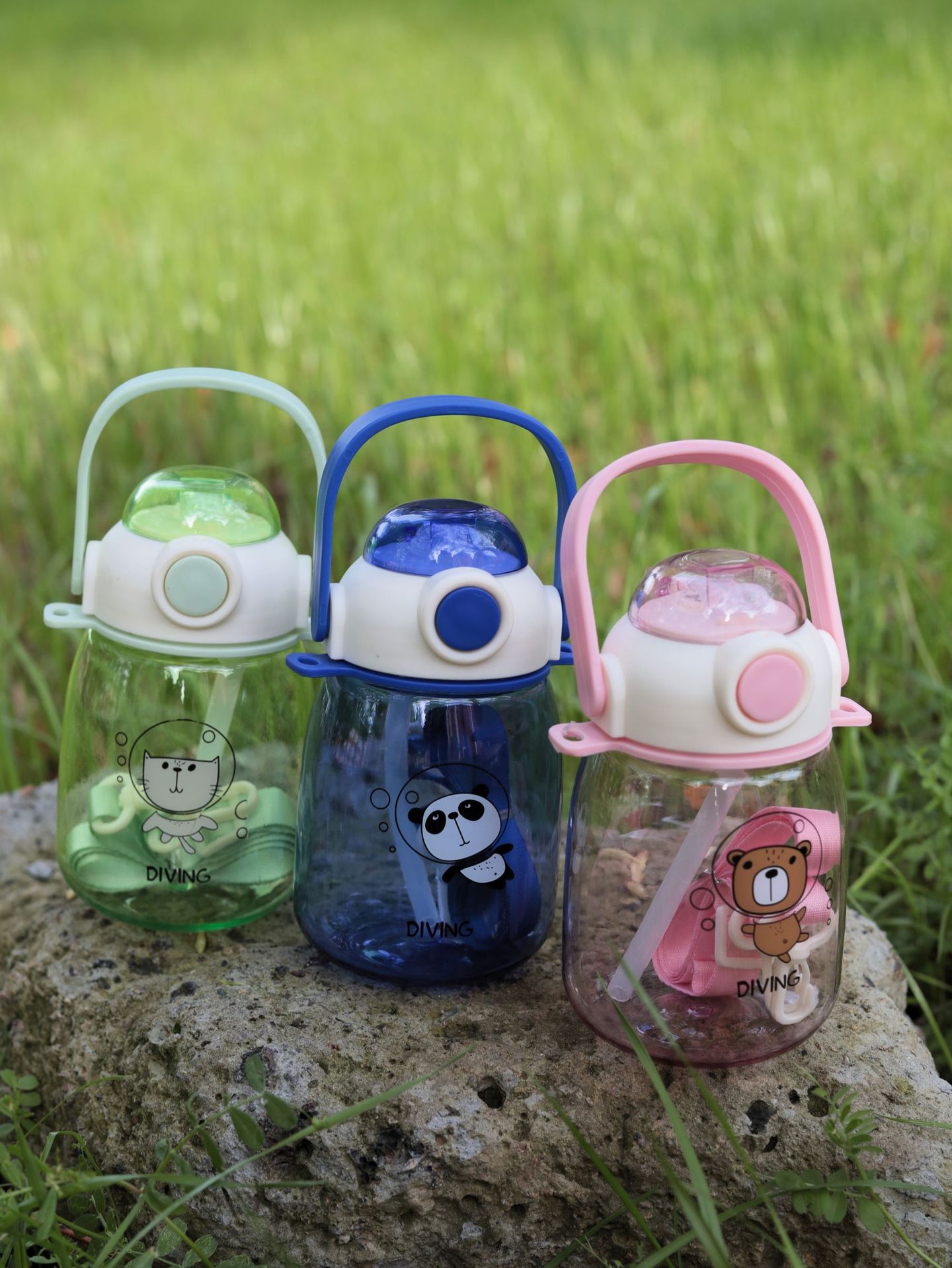 新款夏季儿童学生水杯便携背带高颜值塑料带吸管杯子萌趣可爱水壶详情3