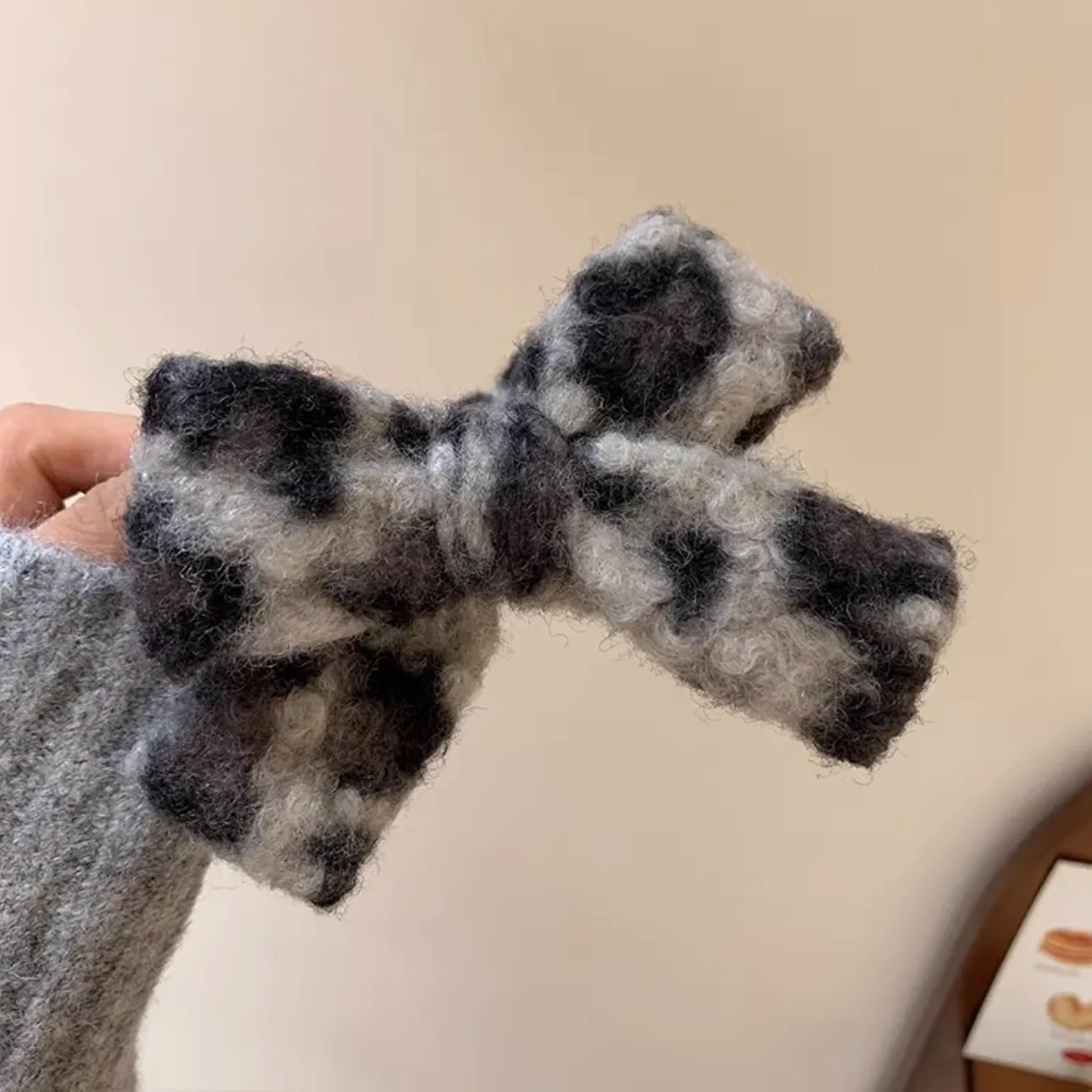 秋冬毛绒豹纹蝴蝶结丸子夹气质女盘发鲨鱼夹高级感马尾夹甜酷发饰详情6