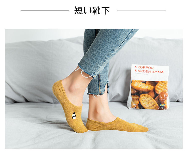 New Japanese-style embroidered cartoon invisible socks for women with a retro style, spring and summer silicone anti-slip cotton embroidered boat socks pic 4