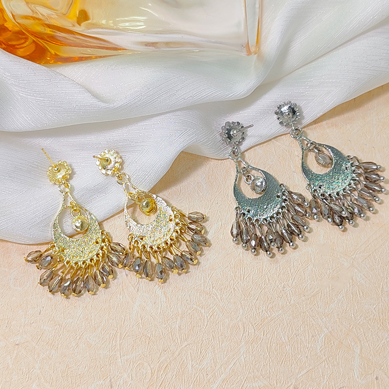 The popular diamond-encrusted gold multi-tassel ear studs from Japan and South Korea exude a fashionable, light luxury and high-end feel. They are versatile floral earrings that exude a feminine charm pic 9
