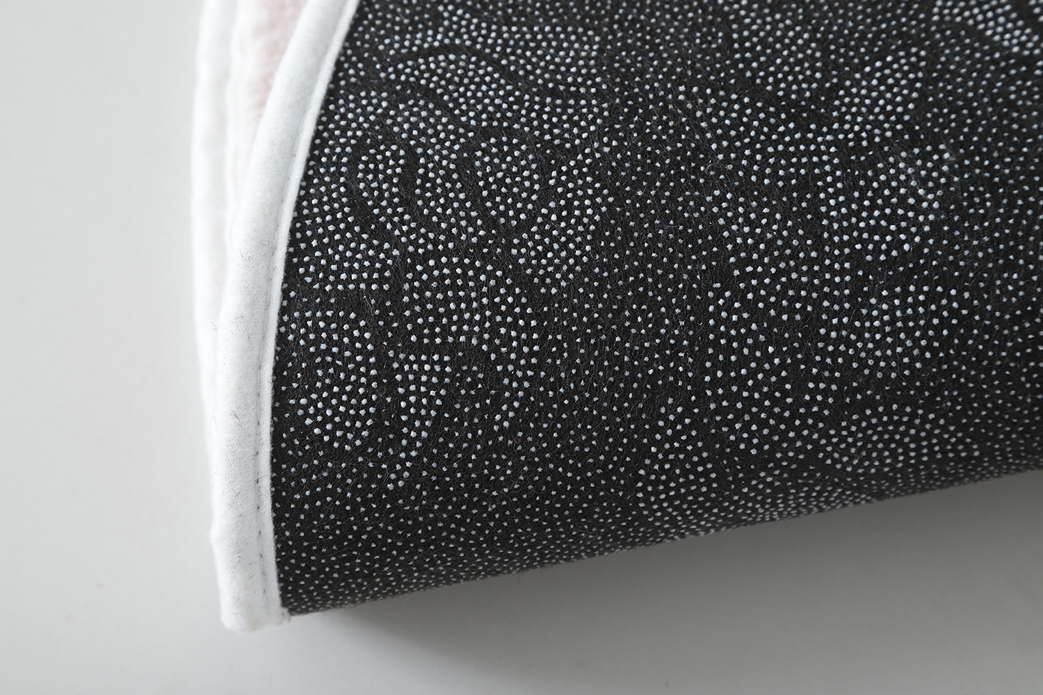 Soft bedside blanket for cute pets in home bedroom, cute bay window mat for young girls, oval thickened pet carpet pic 11