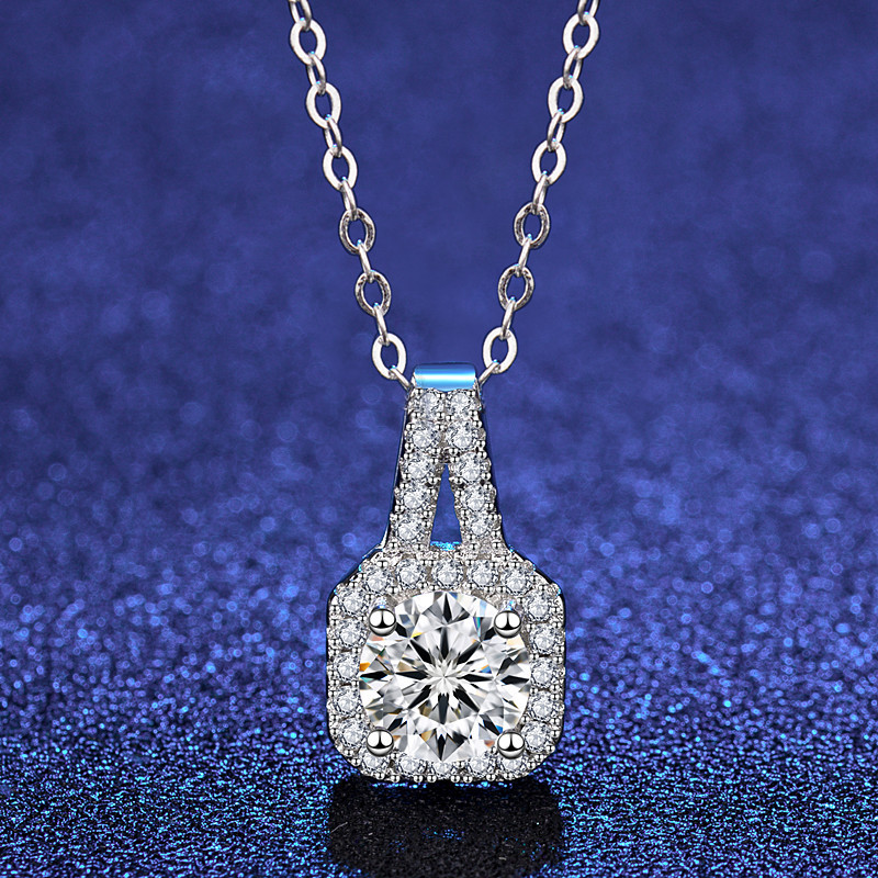 A high-quality imitation D-color moissanite four-leaf clover female pendant with eight hearts and eight arrows from a live-streaming product by a popular influencer on Kuaishou and Douyin pic 45